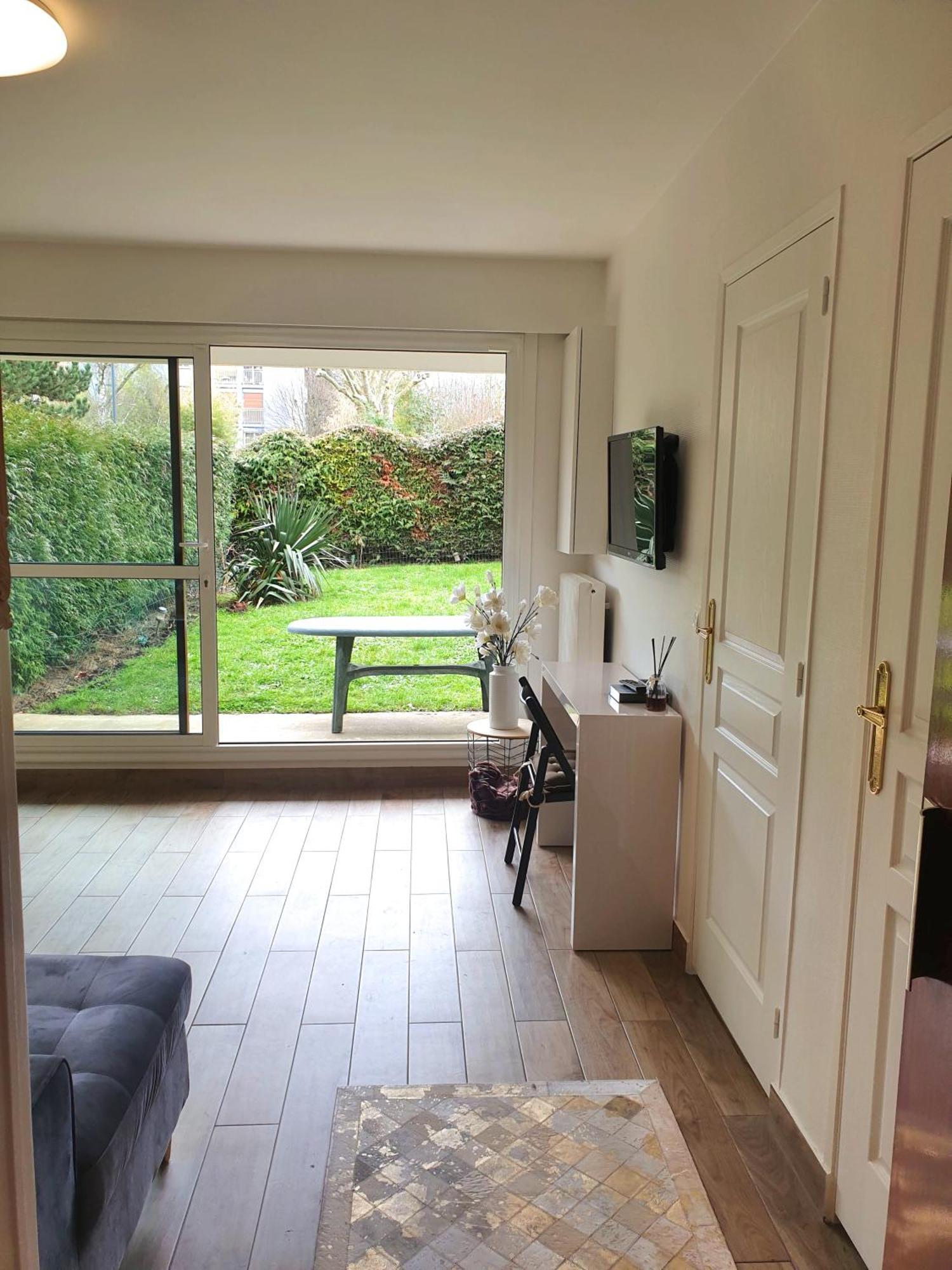 Appartement Avec Jardin Prive - 2 A 4 Voyageur Chaville Bagian luar foto