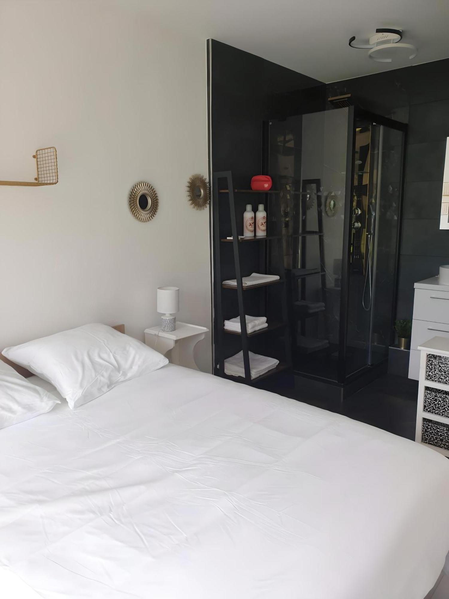 Appartement Avec Jardin Prive - 2 A 4 Voyageur Chaville Bagian luar foto
