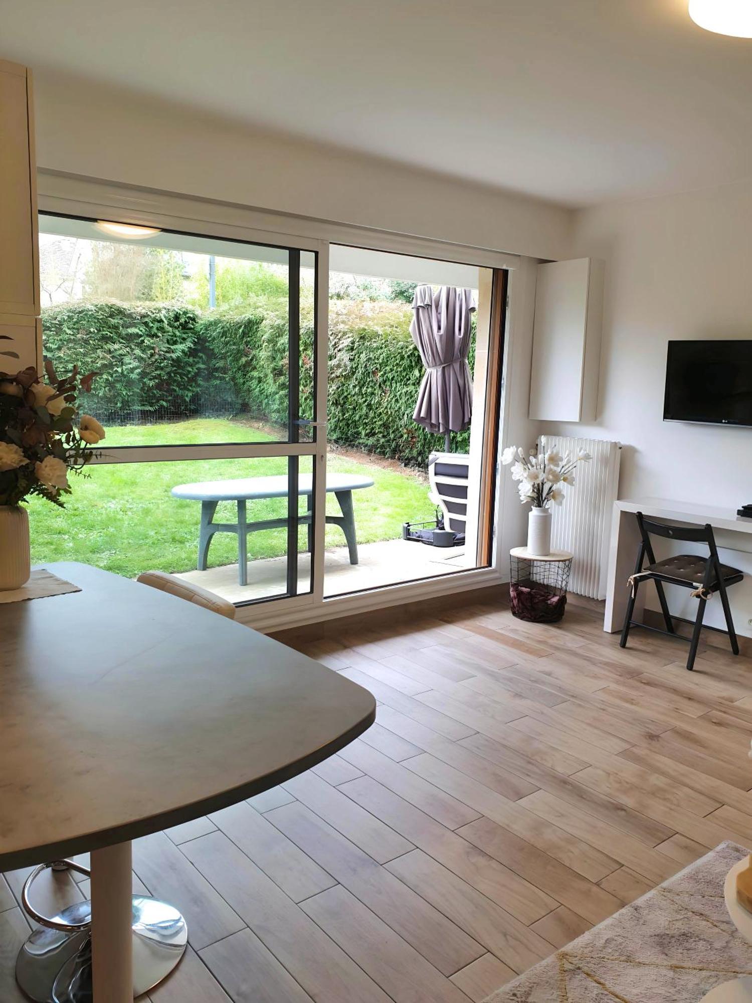Appartement Avec Jardin Prive - 2 A 4 Voyageur Chaville Bagian luar foto